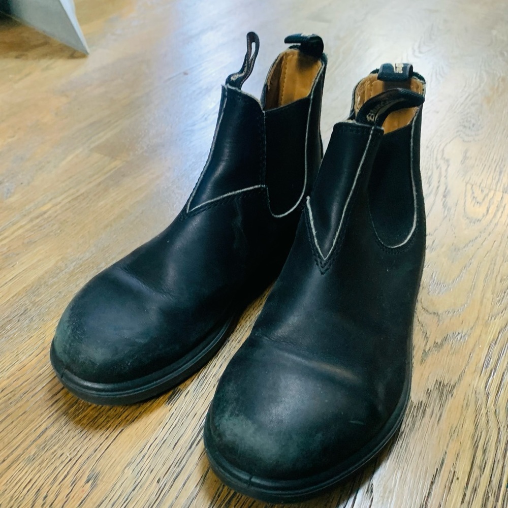 Blunnies!  Boys black Blundstones